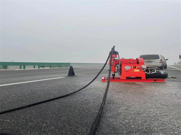 群英乡马路路基路面开裂下沉注浆加固灌浆