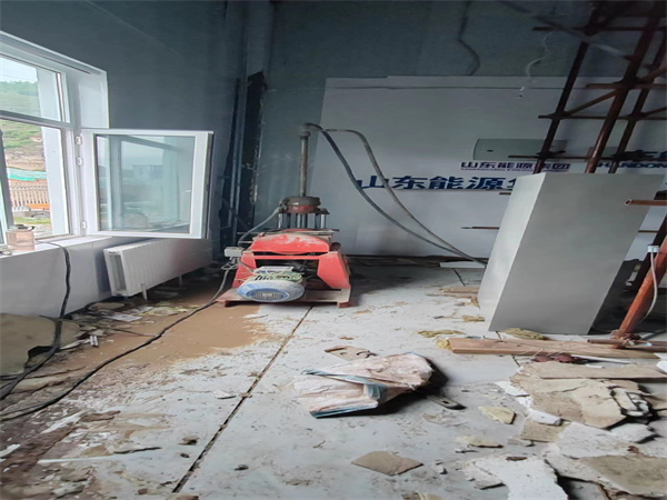 群英乡地基基础下沉墙体裂缝加固注浆顶升施工